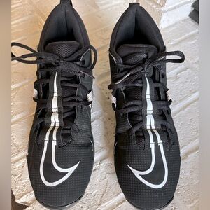 Nike Alpha football cleats, black/white. Size 10 (Men’s).EUC